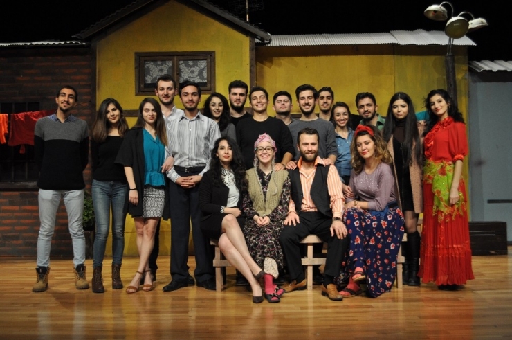 Gündüz Adliyede, Akşam Da Sahnede Söz Sahibiler