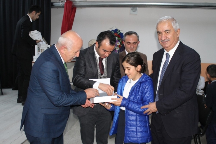 Ayyıldızlı Koreografide Yer Alan Öğrenciler Ödüllendirildi