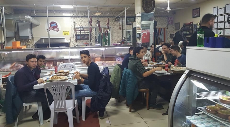 Başkan Yalçın, Pazaryeri Spor Futbolcuları Ve Yönetimiyle Bir Araya Geldi