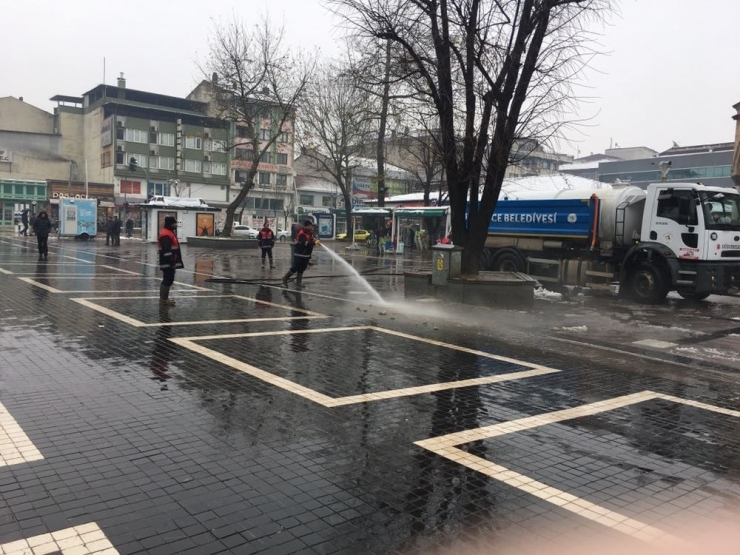 Düzce Belediyesi Hafta Sonu Etkili Olan Karla Mücadeleyi Başarıyla Yürütüldü