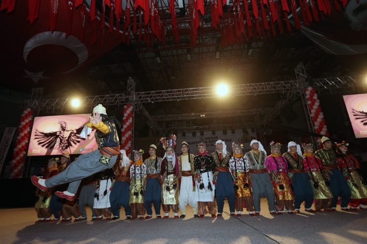 Gaziantepliler Kurtuluş Gününü Ferhat Göçer’le Kutladı