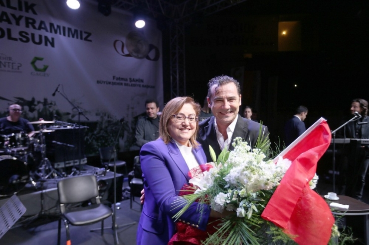 Gaziantepliler Kurtuluş Gününü Ferhat Göçer’le Kutladı