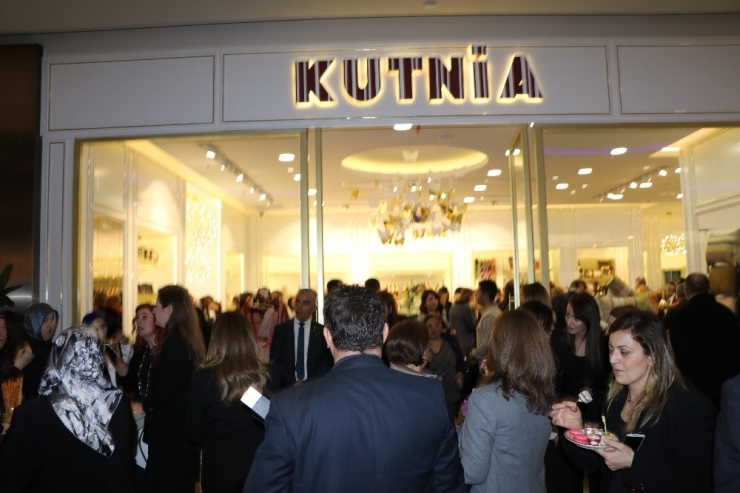 Gaziantep’e Özgü Kutnu Kumaşının Satış Mağazası Açıldı