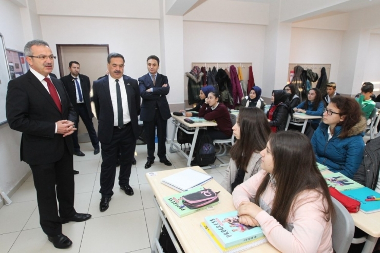 Kaymakam Güler Ve Başkan Köşker Kanuni Lisesi’ne Konuk Oldu