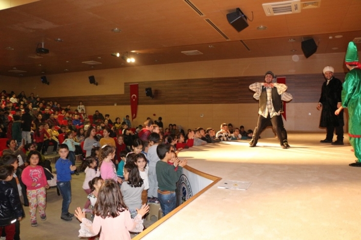 ‘Kahramanlar Kumpanyası’ Germencikli Çocuklarla Buluştu