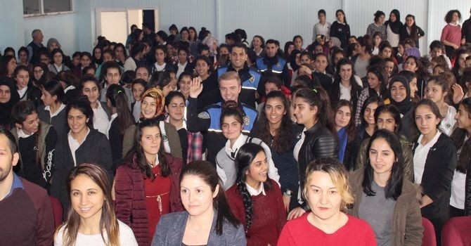 Hakkarili Öğrencilere Polislik Mesleği Anlatıldı