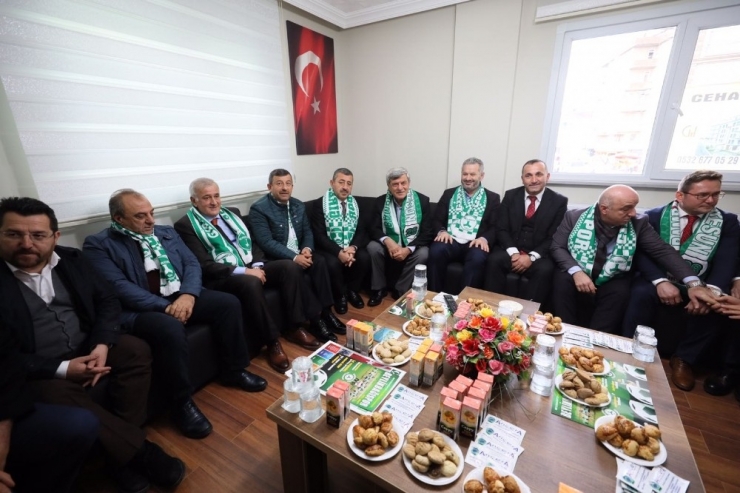 Başkan Karaosmanoğlu, “Stk’lar Gençlik Hizmetlerine Önem Vermeli”