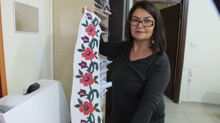 Kadınlar 90 Yıllık Nakış Örneklerini Gün Işığına Çıkardılar