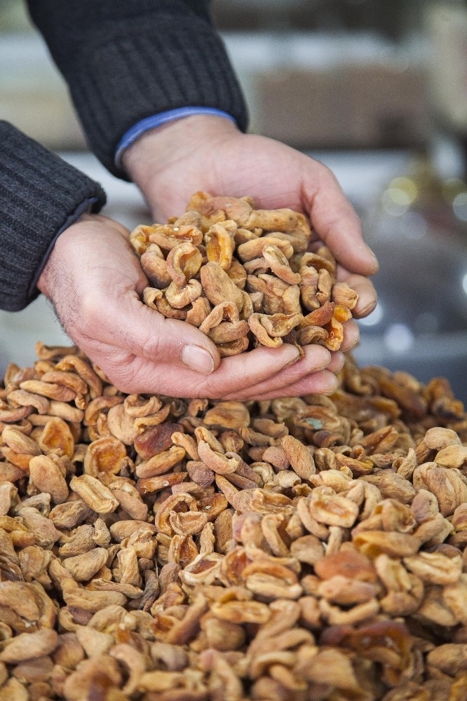 Kuru Meyveler Vitamin Deposu