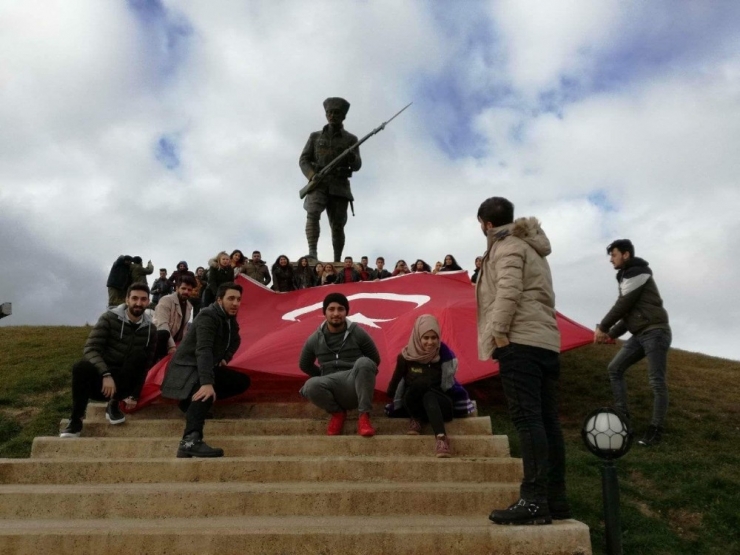 Dpü Şaphane Meslek Yüksekokulu Öğrencilerinden Şehitlik Ziyareti