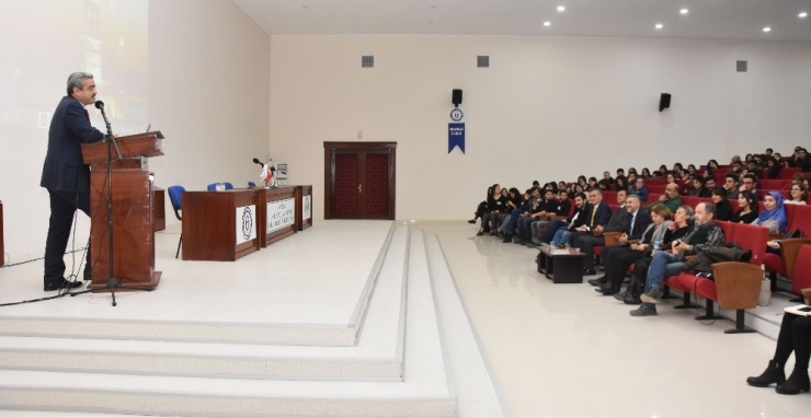Başkan Alıcık, Üniversitelilere Yerel Yönetimi Anlattı