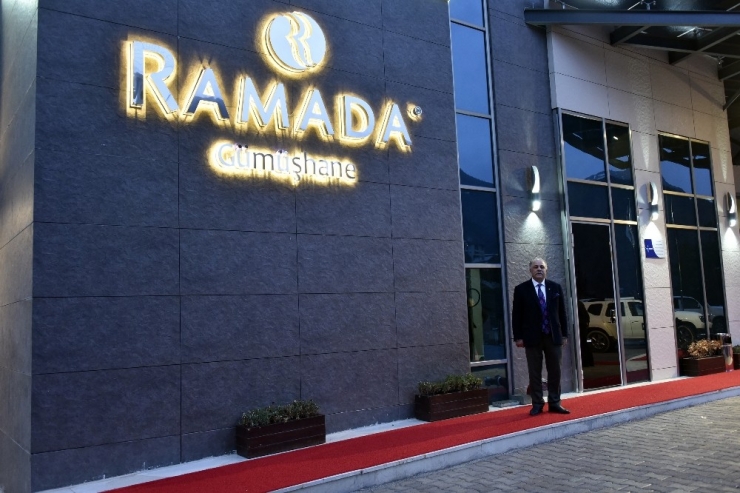 Ayakkabı Boyacılığından 5 Yıldızlı Otel Sahipliğine