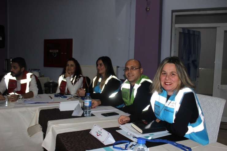 Sağlık Müdürlüğünden Afet Ve Acil Durum Eğitimi Verildi