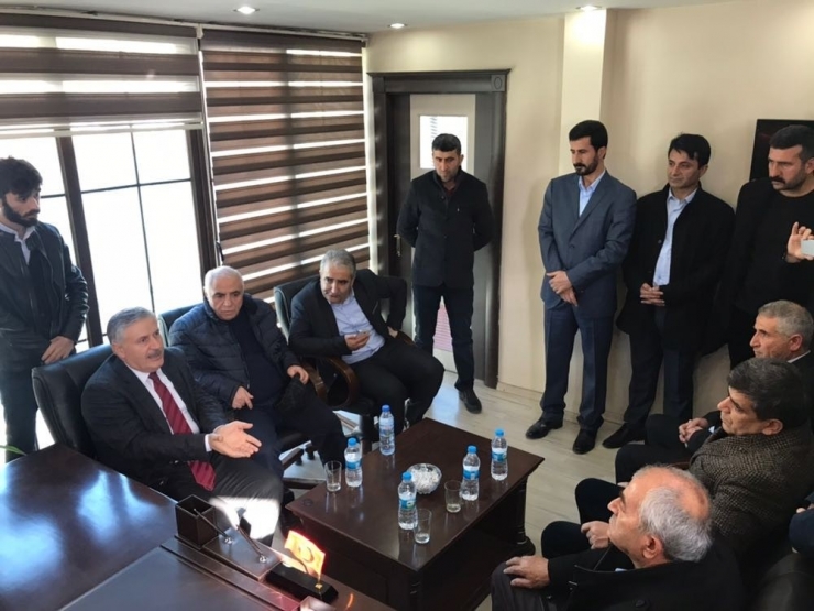 Eski Milletvekili Özbek’ten Başkan Tekin’e Tebrik Ziyareti