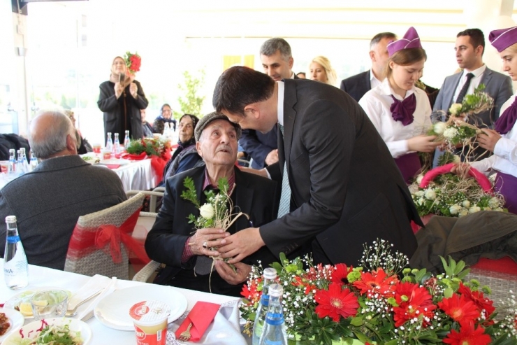 Ak Parti Genel Başkan Yardımcısı Hamza Dağ Yaşlılarla Buluştu