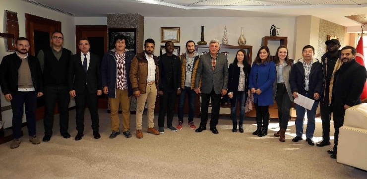 Yabancı Öğrenciler İbrahim Karaosmanoğlu’na Konuk Oldu