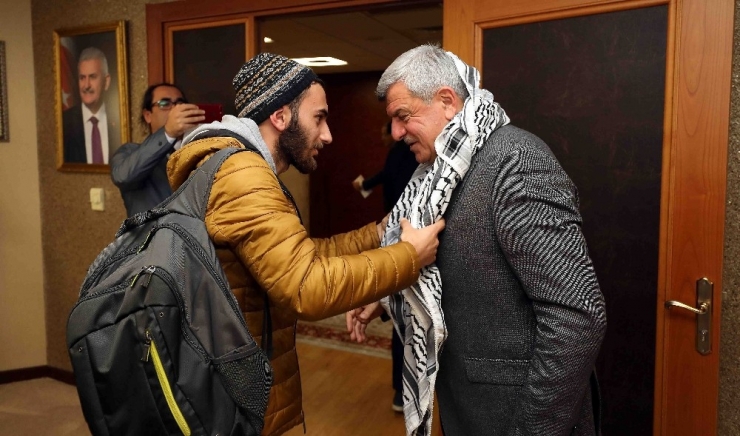 Yabancı Öğrenciler İbrahim Karaosmanoğlu’na Konuk Oldu