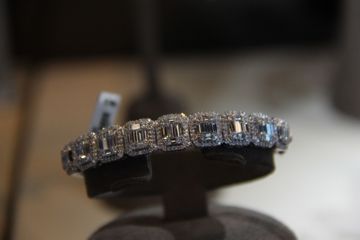 Milyon Dolarlık Mücevherlerin Bulunduğu Sergi Samsun’da Açıldı