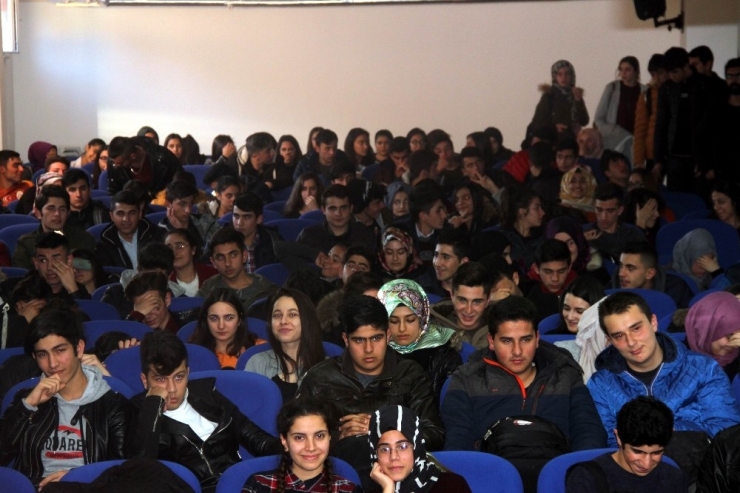 Gençlere Bağımlılıkla Mücadele Konusunda Seminer Verildi