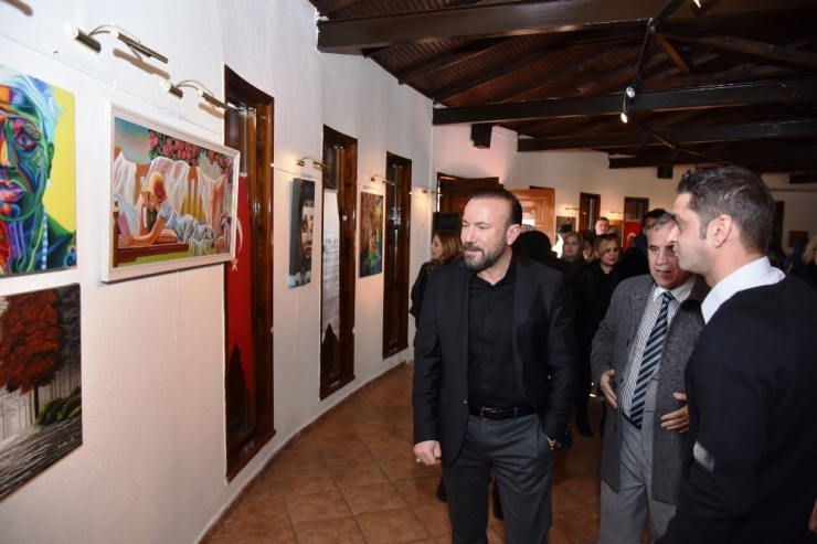 İzmek Kursiyerlerinin Resimleri Göz Kamaştırıyor