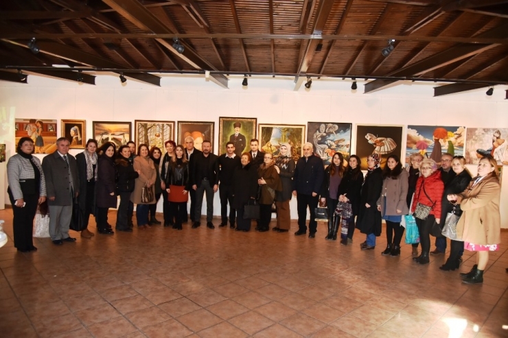 İzmek Kursiyerlerinin Resimleri Göz Kamaştırıyor