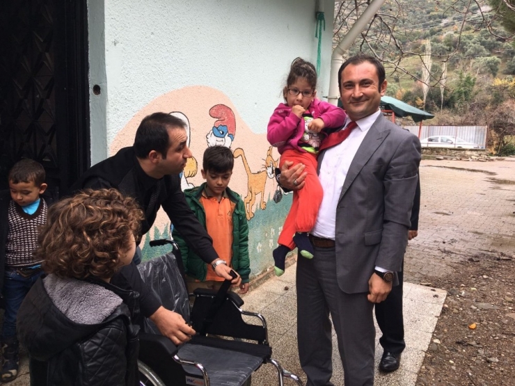 İyilik Meleklerinden Minik Elif’e Tekerlekli Sandalye