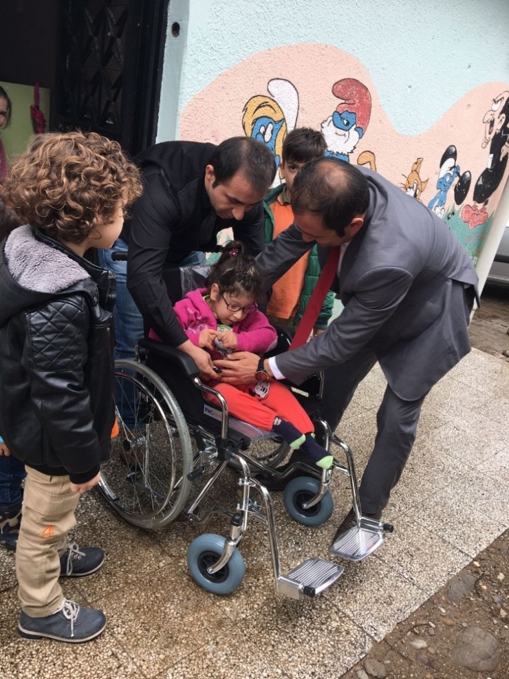 İyilik Meleklerinden Minik Elif’e Tekerlekli Sandalye