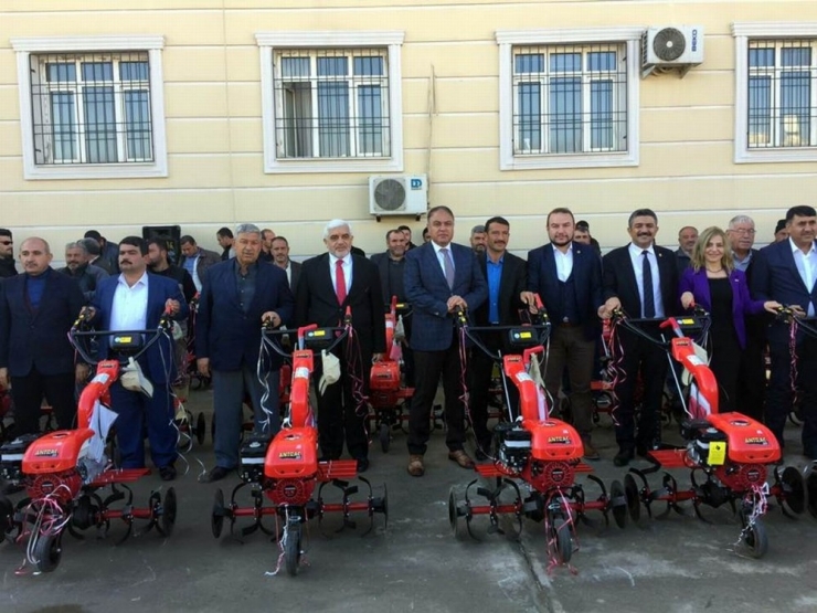Üreticilere Çapa Makinesi Dağıtıldı