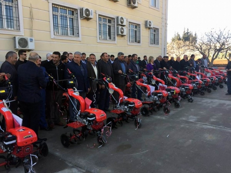 Üreticilere Çapa Makinesi Dağıtıldı