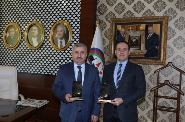 Başkan Baran’a İki Ödül Birden