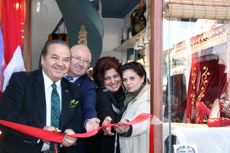 Asırlık Motiflerle Ekonomiye Katkı Sağlıyorlar