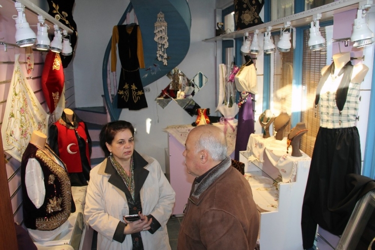 Asırlık Motiflerle Ekonomiye Katkı Sağlıyorlar