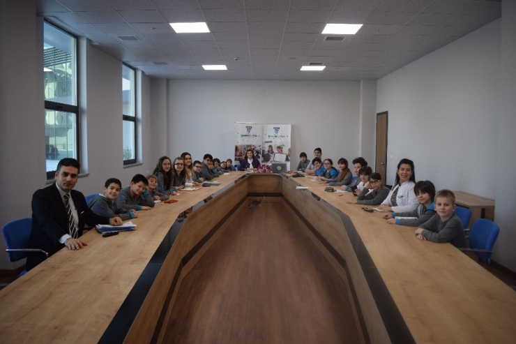 Öğrencilerden Mutfağın Ustalarına Teşekkür