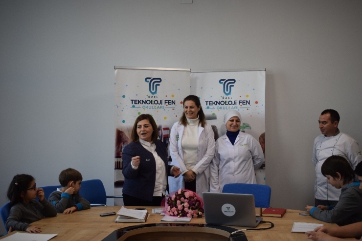 Öğrencilerden Mutfağın Ustalarına Teşekkür