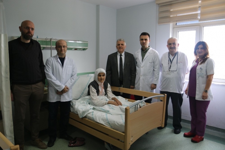 Ameliyatsız Kalp Kapakları Değiştirildi