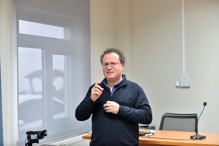 Saü’de “Dış Politika Gerçekleri” Konuşuldu