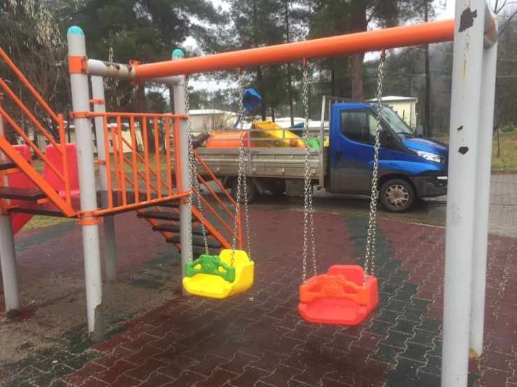 Sapanca’nın 76 Çocuk Parkına İyileştirme Yapıldı