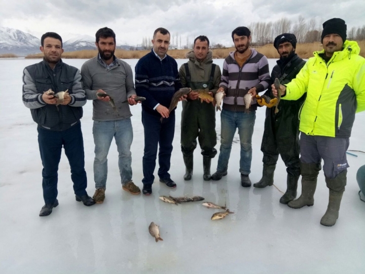 Van’da ‘Eskimo’ Usulü Balık Avı