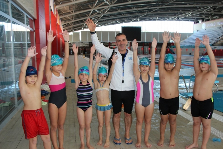 Yüzmenin ’Kimya’sını Çözdü