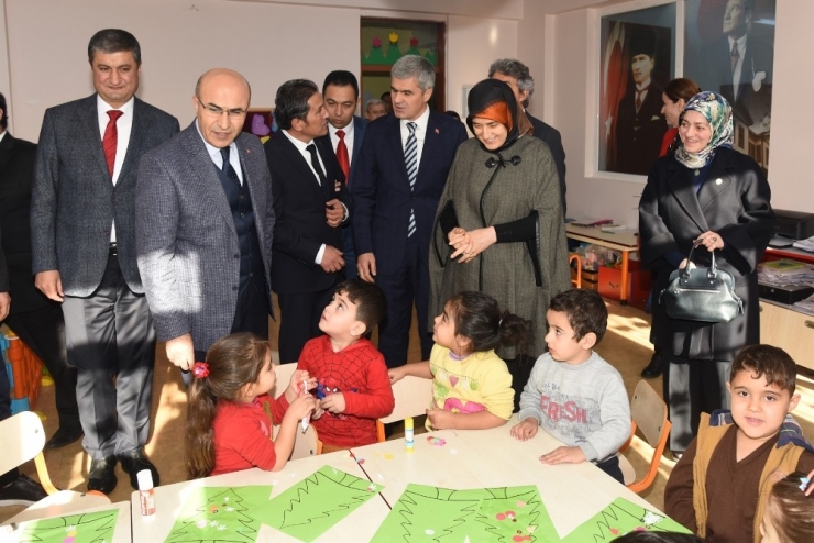 Okul Öncesinde Velilere Anne-baba Eğitimi Verilecek