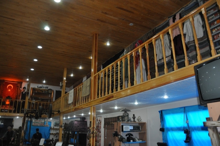 Geçmiş Dönemlere Ait 5 Bine Yakın Eşyayla Sergi Salonu Kurdular