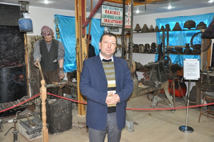 Geçmiş Dönemlere Ait 5 Bine Yakın Eşyayla Sergi Salonu Kurdular