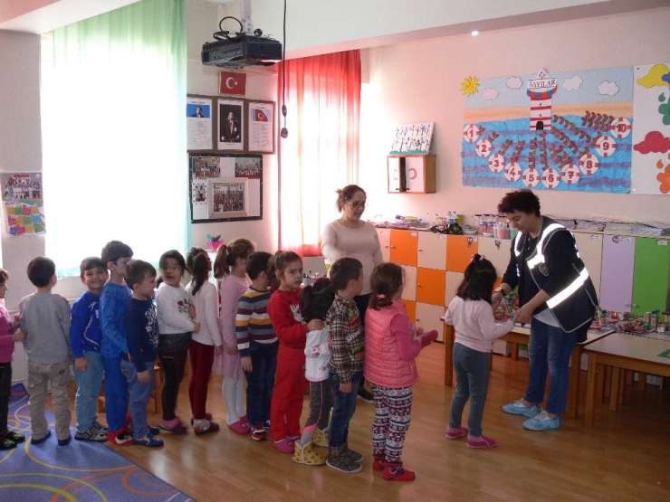 Polis Minik Öğrencilerle Bir Araya Geldi