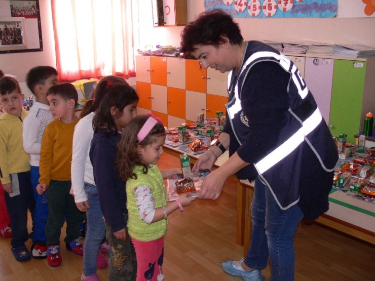 Polis Minik Öğrencilerle Bir Araya Geldi