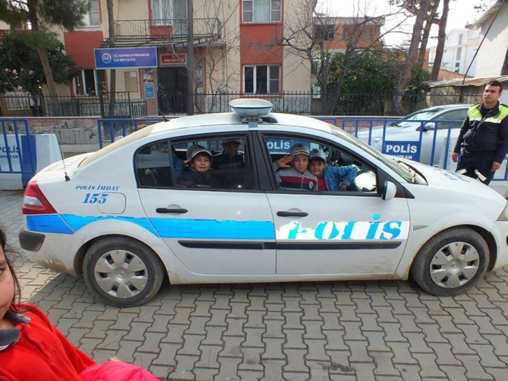 Öğrencilerden Polise Ziyaret
