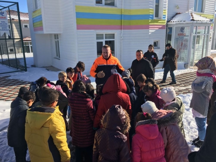 Bilecik’te Afad’dan Minik Öğrencilere Afet, Yangın Ve Deprem Tatbikatı