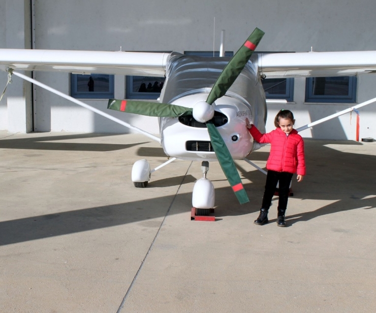 Anaokulu Öğrencilerinin Havaalanı Sevinci