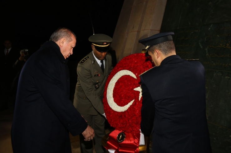 Cumhurbaşkanı Erdoğan Tunus’ta Şehitler Anıtını Ziyaret Etti