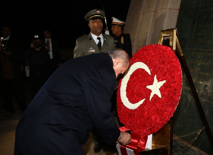 Cumhurbaşkanı Erdoğan Tunus’ta Şehitler Anıtını Ziyaret Etti