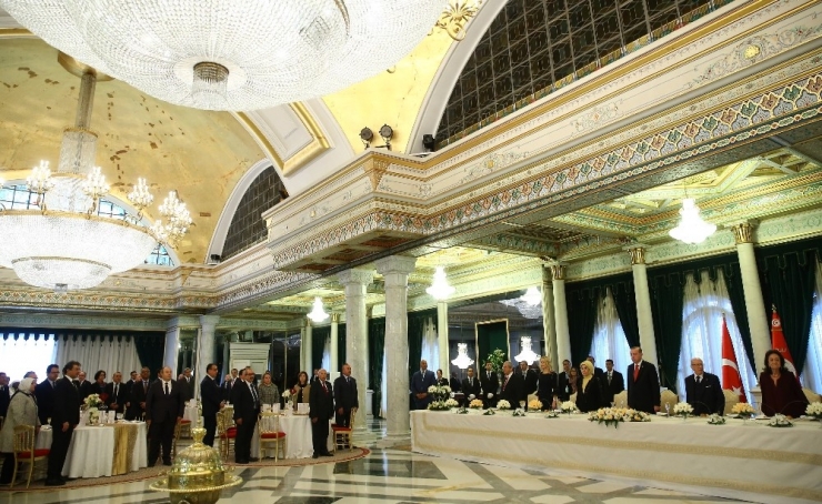 Cumhurbaşkanı Erdoğan’a Tunus’ta Devlet Nişanı Takdim Edildi